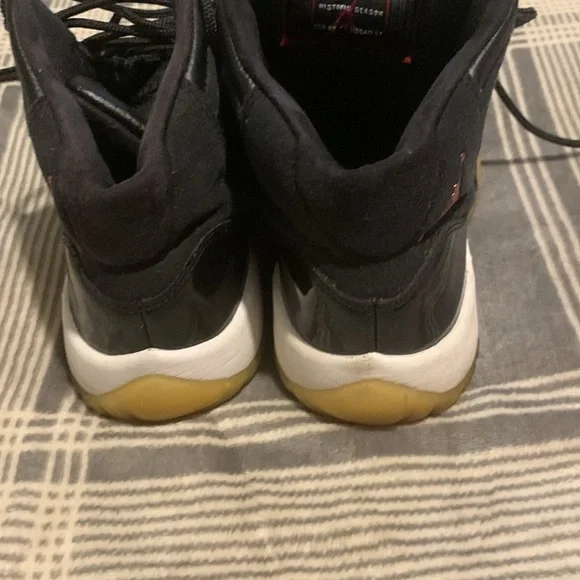 Youth Jordans - Picture 3 of 10